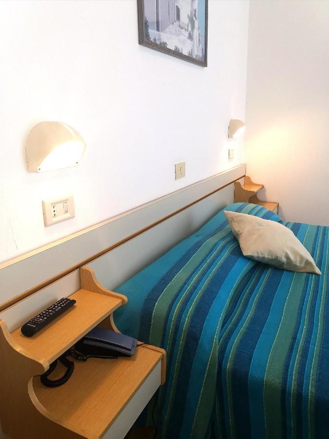 Hotel Alcazar Rimini Bagian luar foto