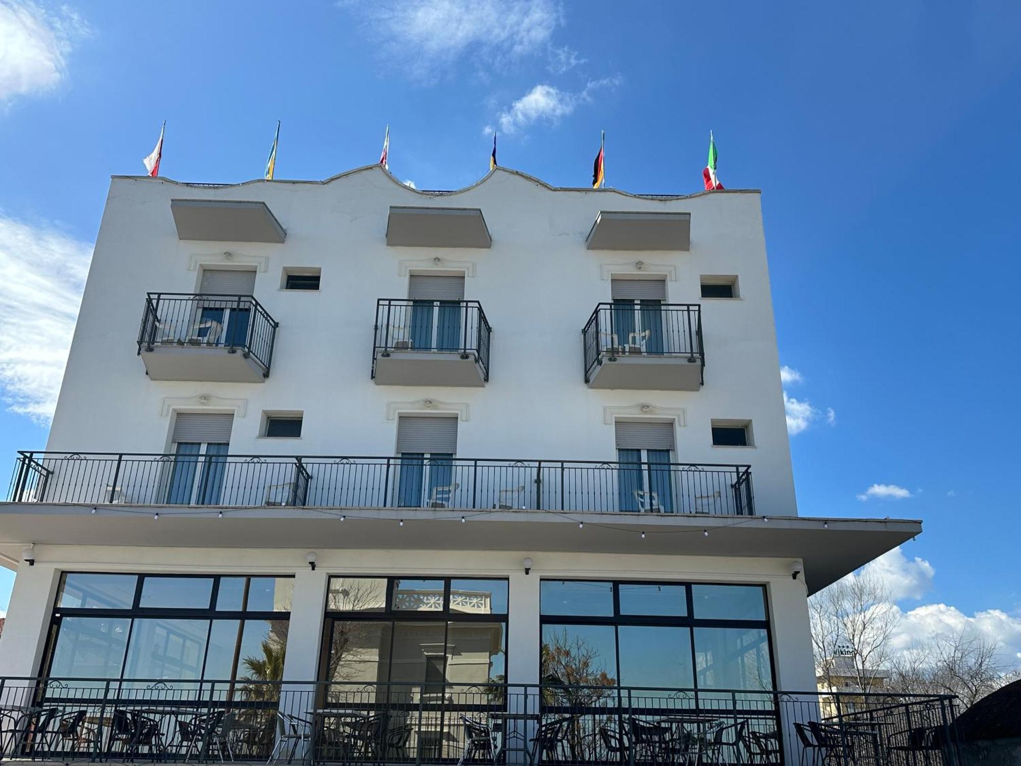 Hotel Alcazar Rimini Bagian luar foto