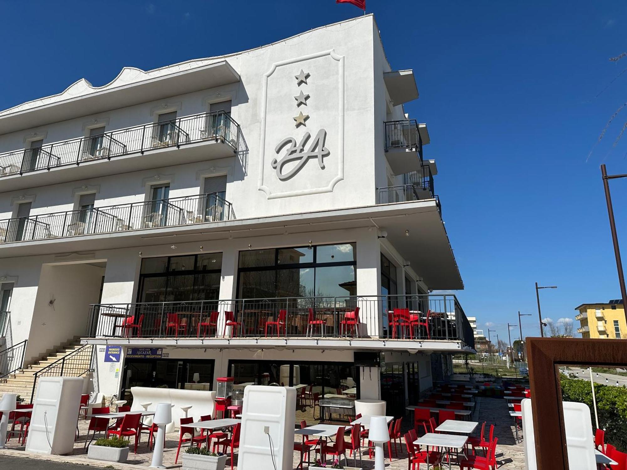 Hotel Alcazar Rimini Bagian luar foto